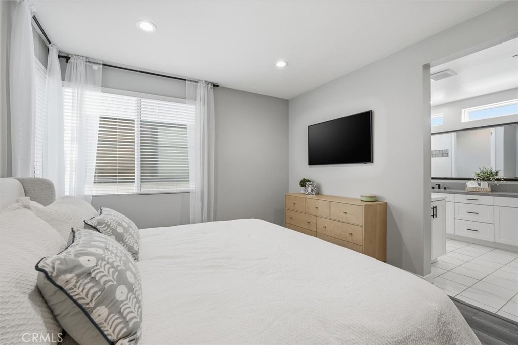2144 Swallowtail Walk Gardena, CA 90249 - Photo 25 of 59 Primary bedroom
