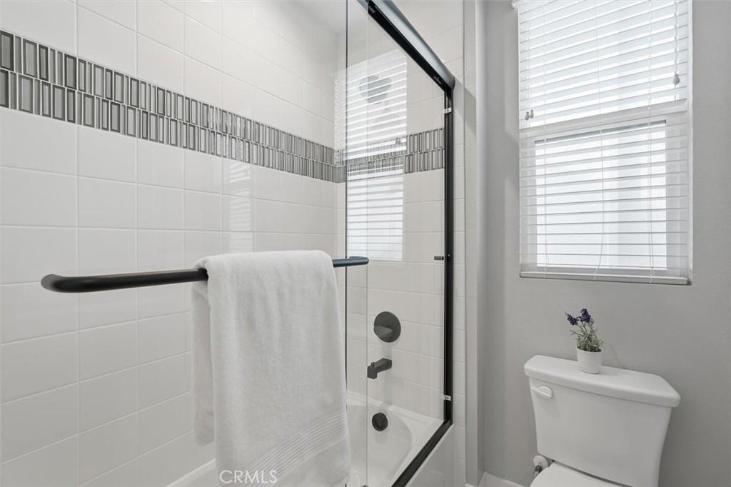 2144 Swallowtail Walk Gardena, CA 90249 - Photo 42 of 59 Hallway bathroom