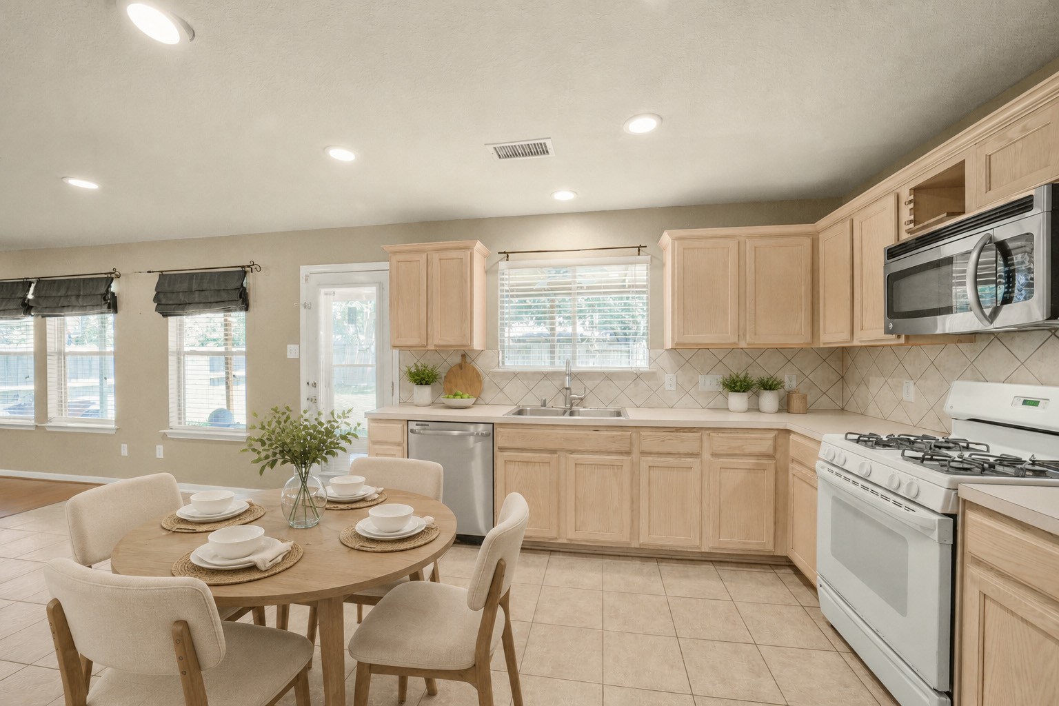 3222 Crestbridge Lane Spring, TX 77388 - Photo 5 of 20 Photos have been virtually staged for marketing purposes. Furniture, decor, and other items shown may not be present in the home. (Kitchen)