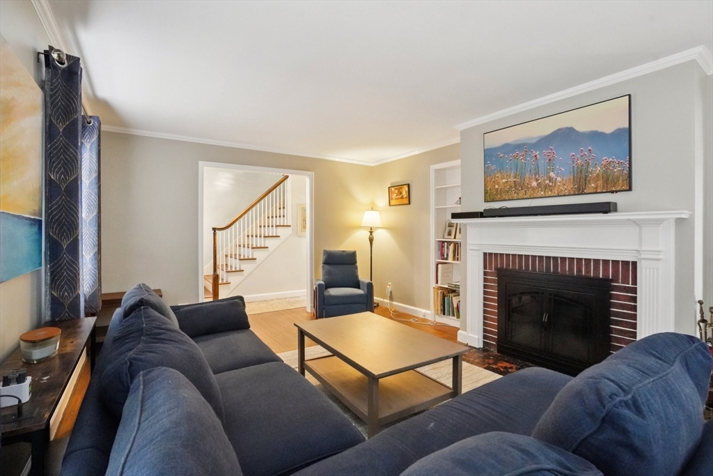 2 Saxon Road Worcester, MA 01602 - Photo 2 of 32