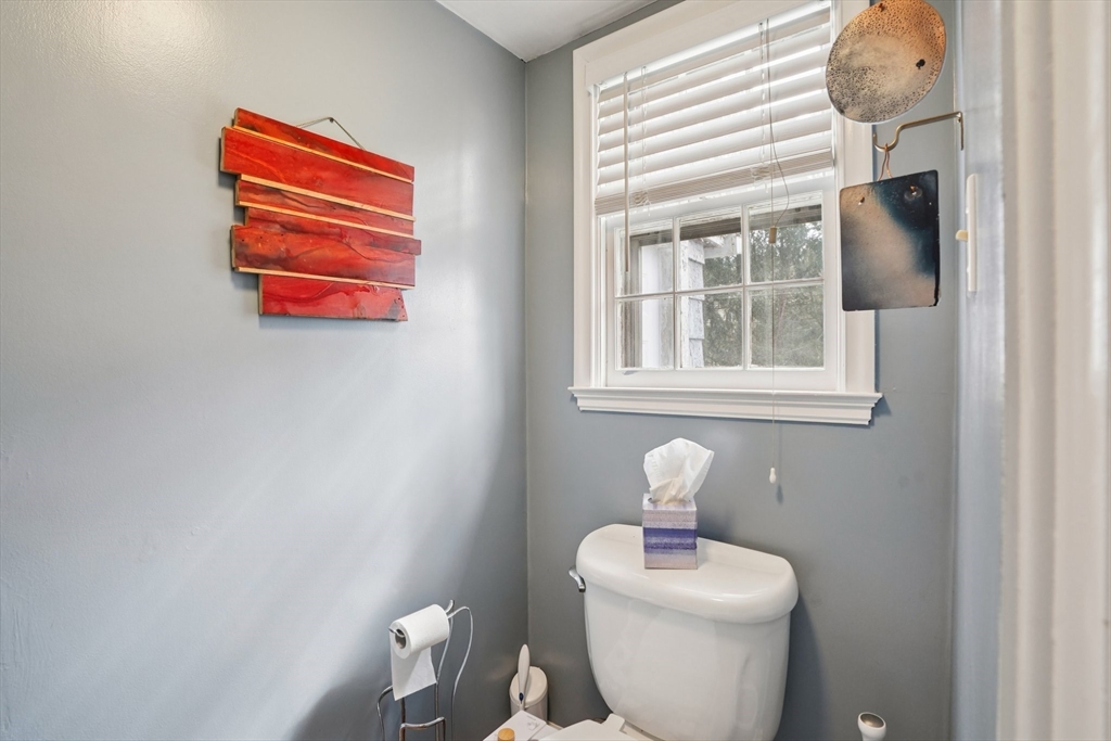 2 Saxon Road Worcester, MA 01602 - Photo 8 of 32