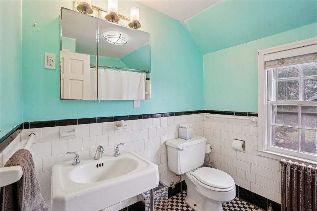 2 Saxon Road Worcester, MA 01602 - Photo 10 of 32