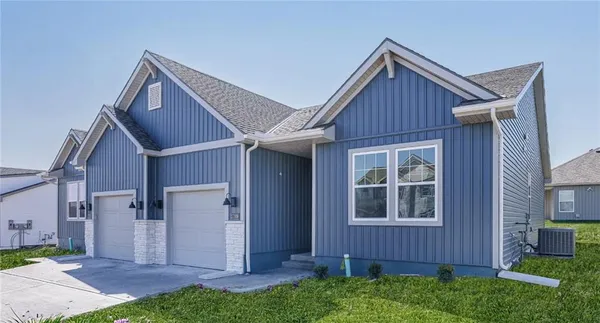 $286,950 | 12407 South Acacia Drive, Lee's Summit, MO 64086