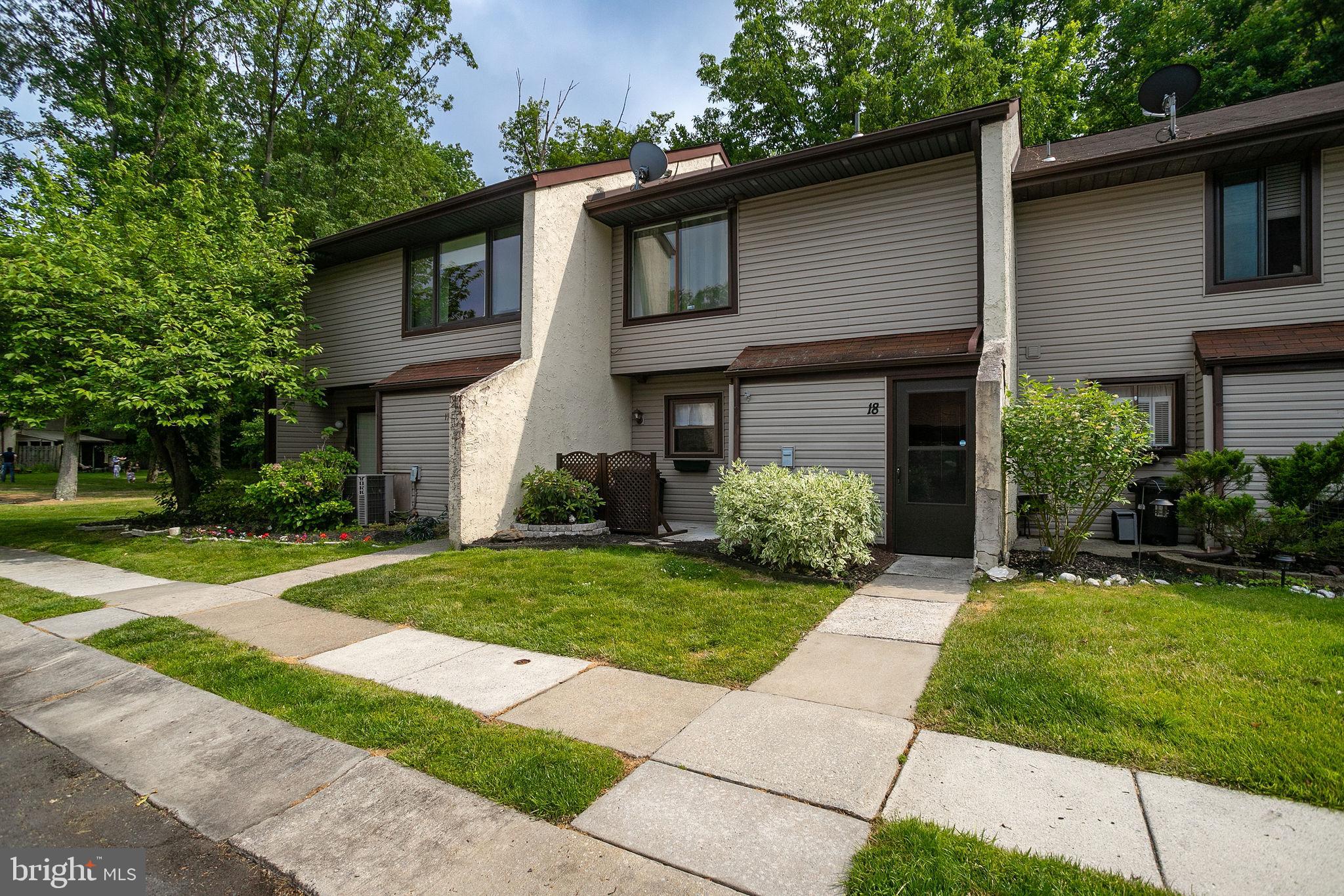 18 West Azalea Lane Mount Laurel, NJ 08054 - Photo 2 of 27