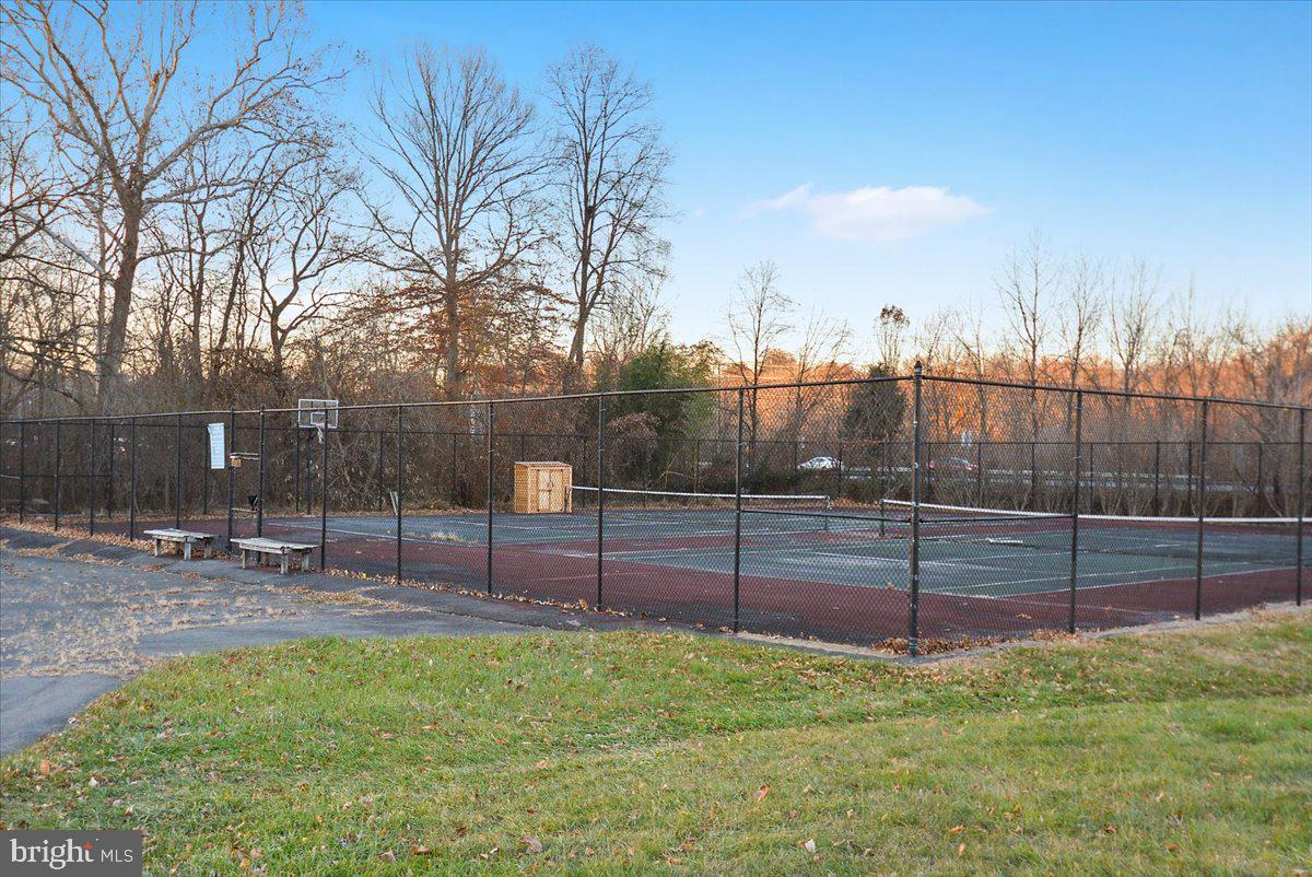 5643 Inverchapel Road Springfield, VA 22151 - Photo 56 of 65 Tennis courts