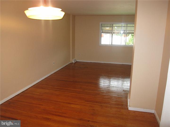3359 Fairdale Road Philadelphia, PA 19154 - Photo 3 of 15