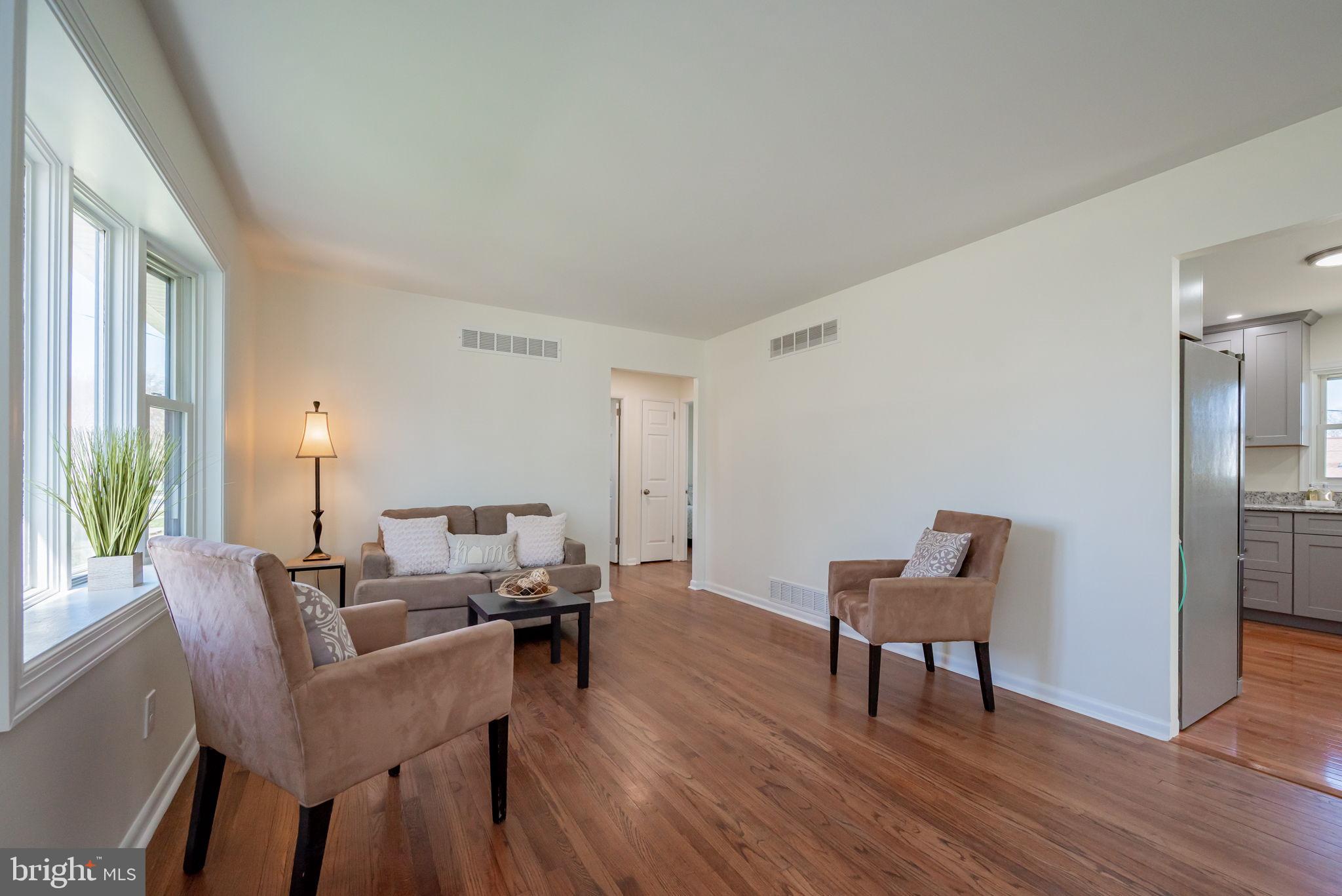 25 Cornwall Road New Castle, DE 19720 - Photo 4 of 26 Living Room