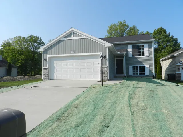 $424,900 | 558 Swan River Drive, Benton Harbor, MI 49022