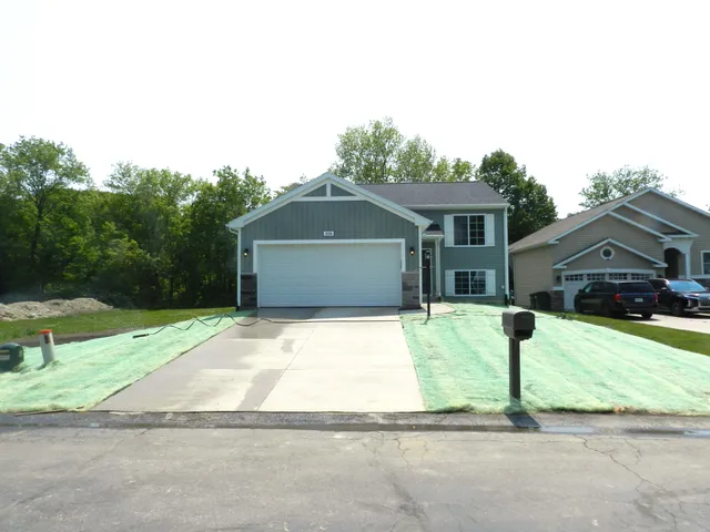 $424,900 | 558 Swan River Drive, Benton Harbor, MI 49022