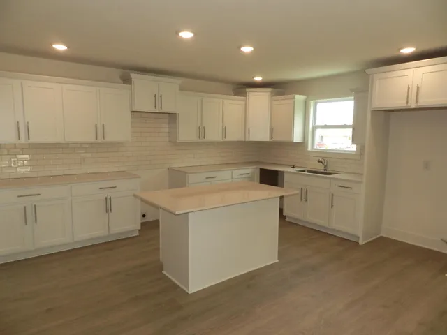 $424,900 | 558 Swan River Drive, Benton Harbor, MI 49022