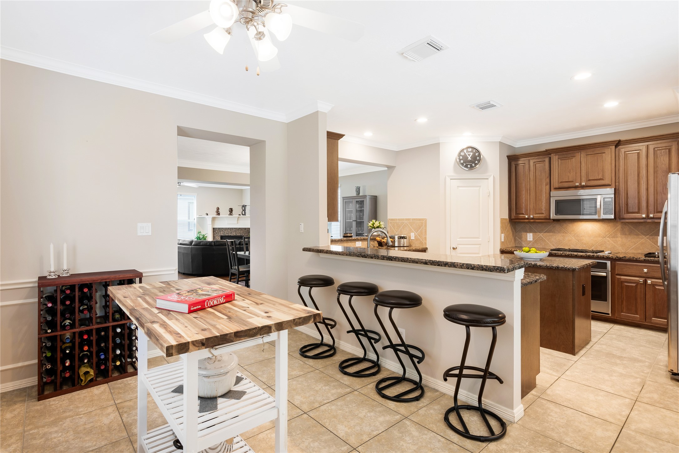 1241 Prince Street Houston, TX 77008 - Photo 21 of 45 a kitchen with a table and chairs in it