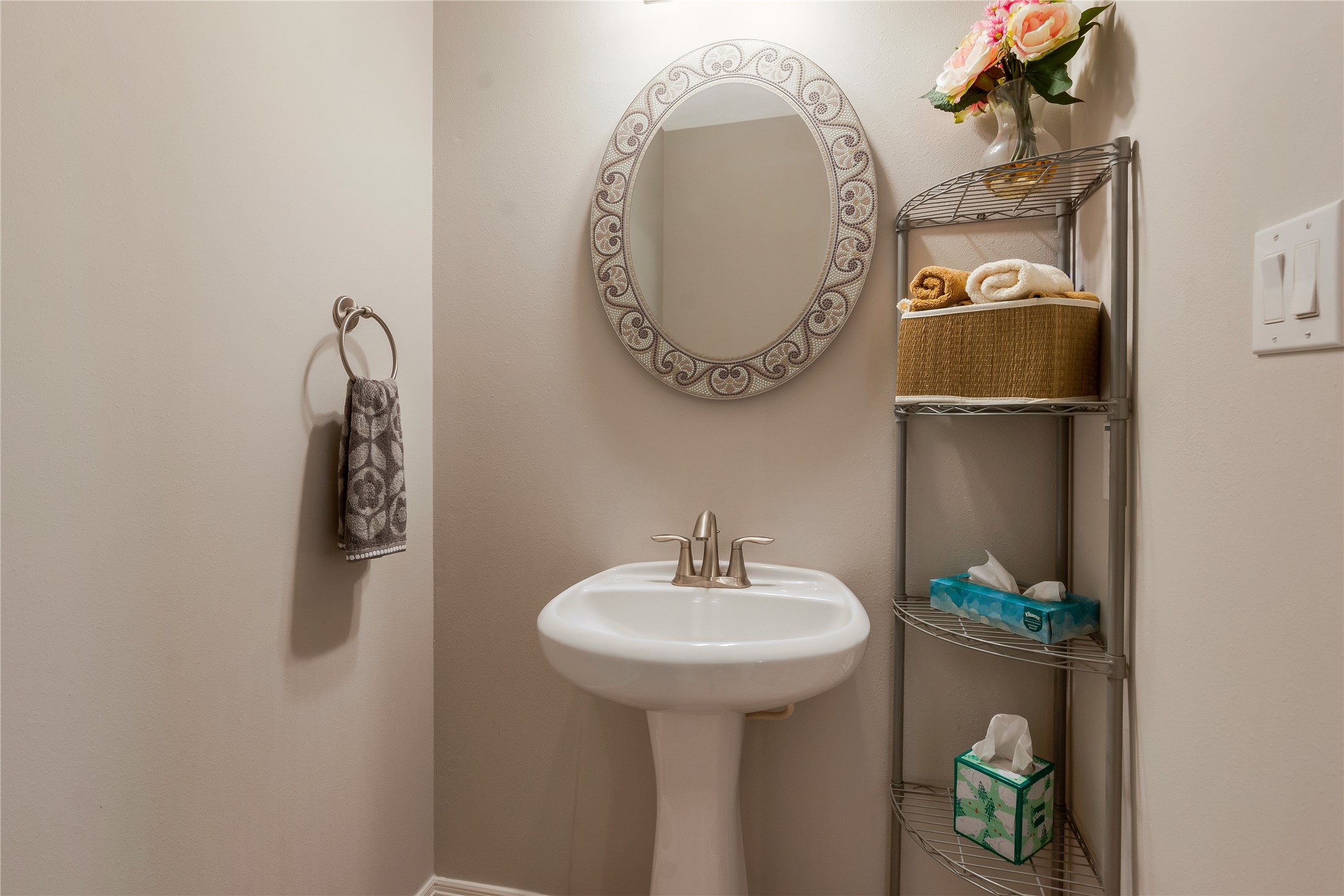 1241 Prince Street Houston, TX 77008 - Photo 28 of 45 a bathroom with a sink and a mirror