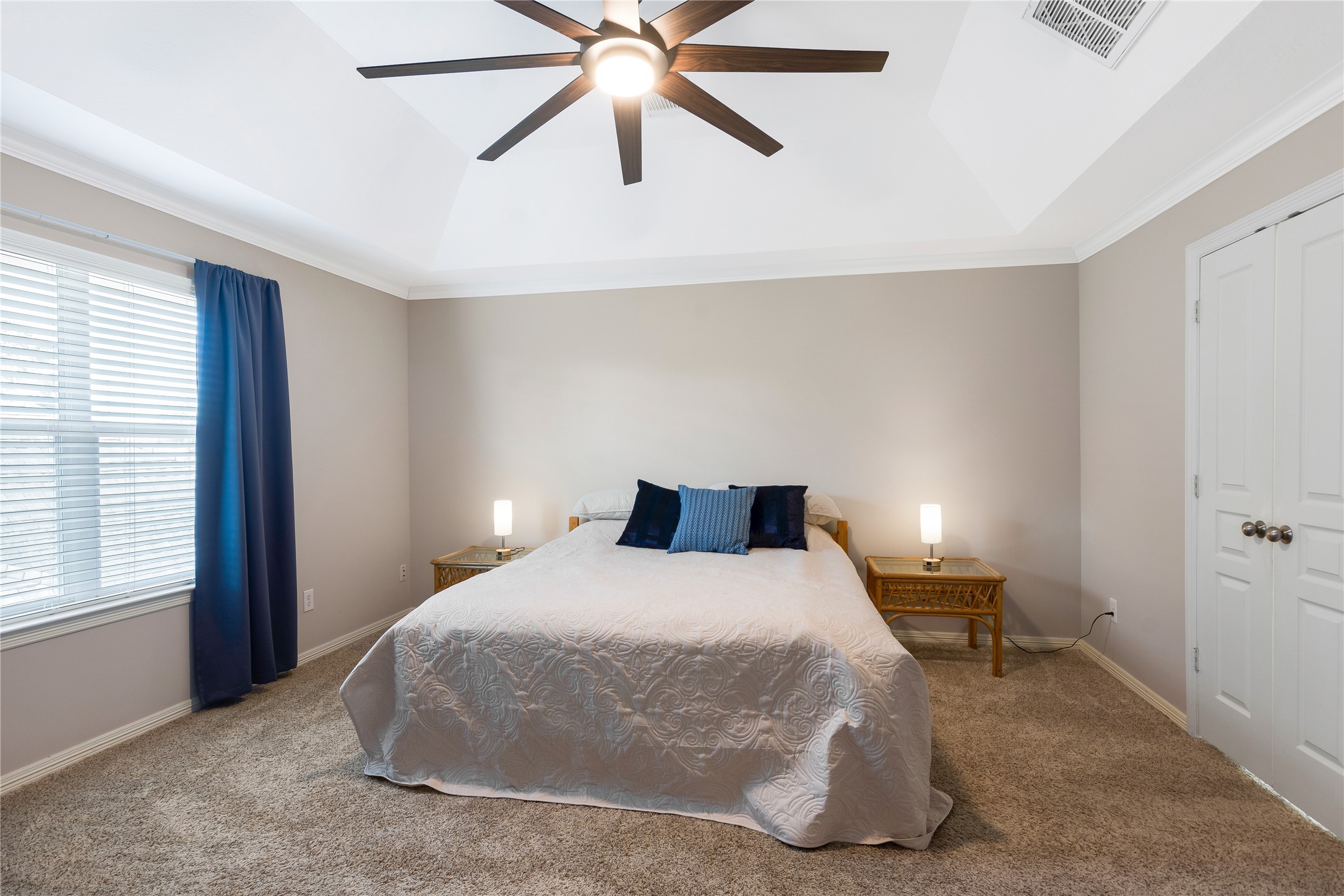 1241 Prince Street Houston, TX 77008 - Photo 31 of 45 a bedroom with a bed and window