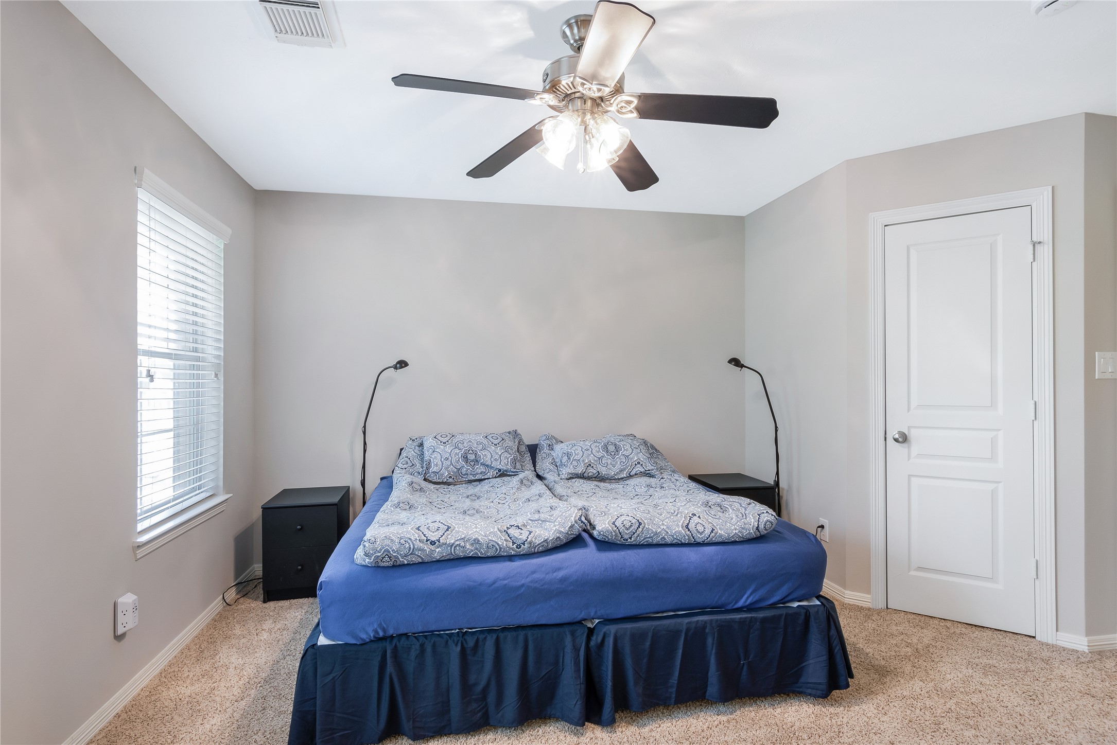 1241 Prince Street Houston, TX 77008 - Photo 40 of 45 a bedroom with a bed and a ceiling fan