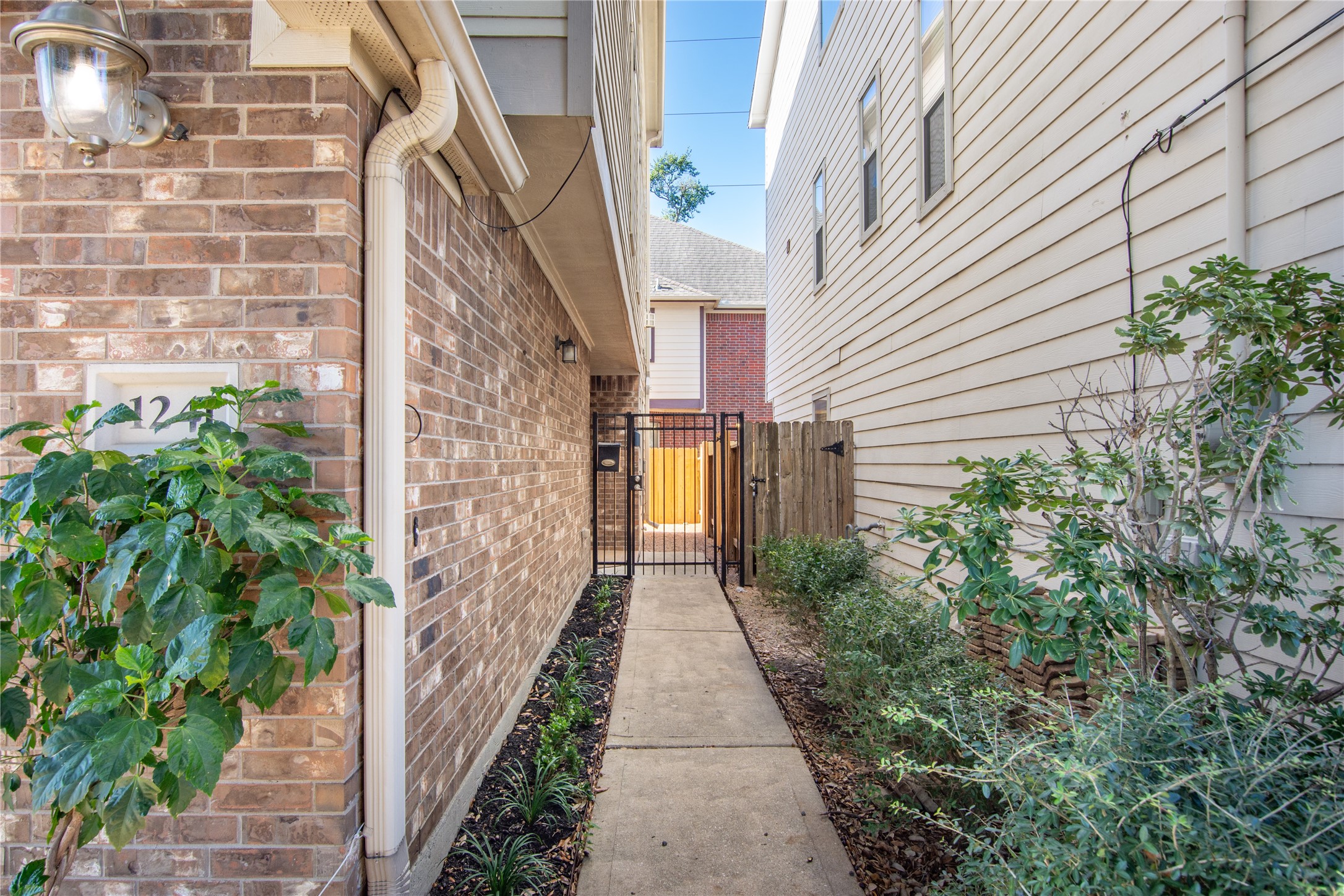 1241 Prince Street Houston, TX 77008 - Photo 4 of 45 a pathway of a house with potted plants