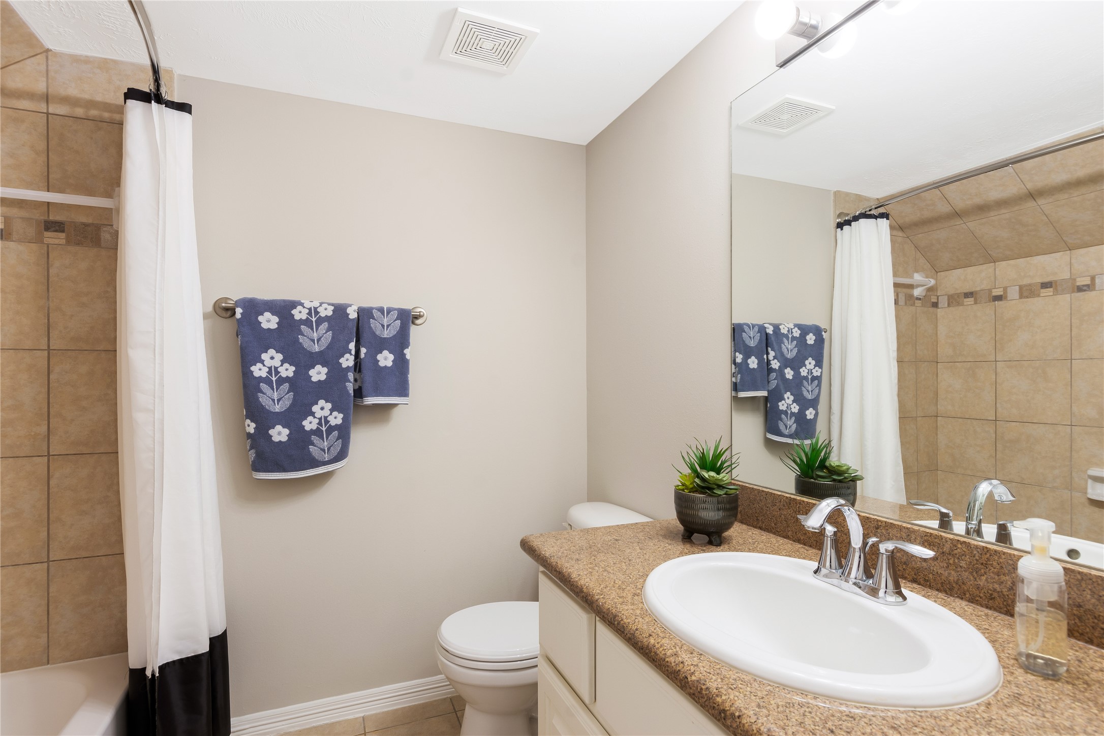 1241 Prince Street Houston, TX 77008 - Photo 10 of 45 a bathroom with a toilet a sink and a mirror