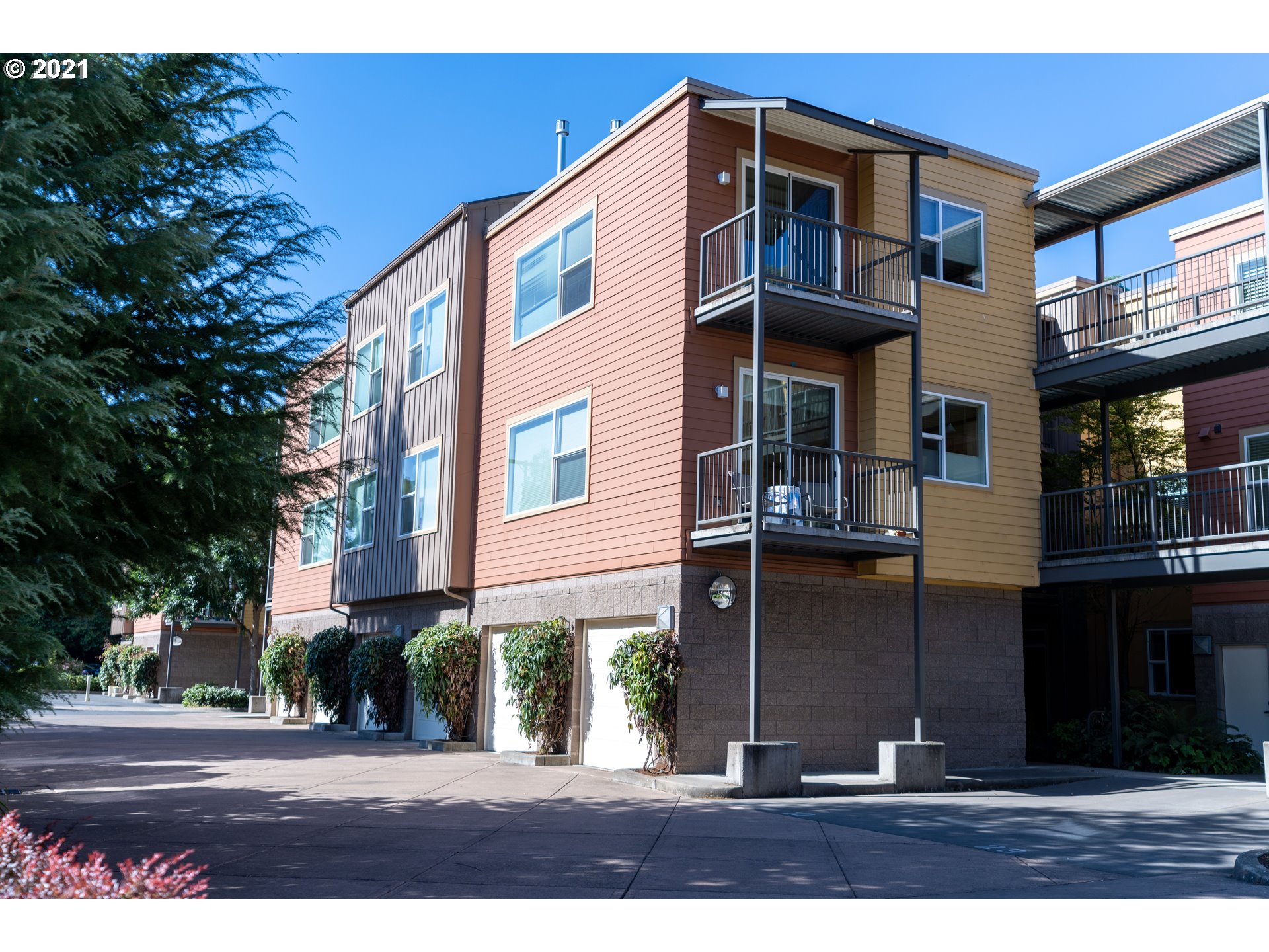 347 Rustic Place, Unit 28 Eugene, OR 97401 - Photo 1 of 17 Gallery Image 1