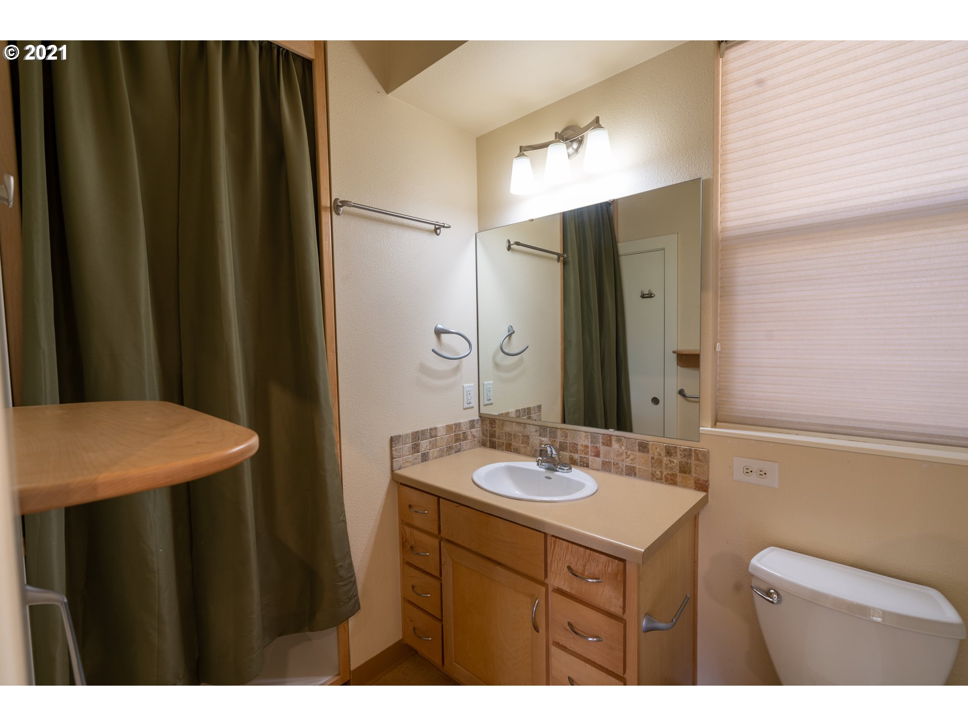 347 Rustic Place, Unit 28 Eugene, OR 97401 - Photo 15 of 17 Gallery Image 15