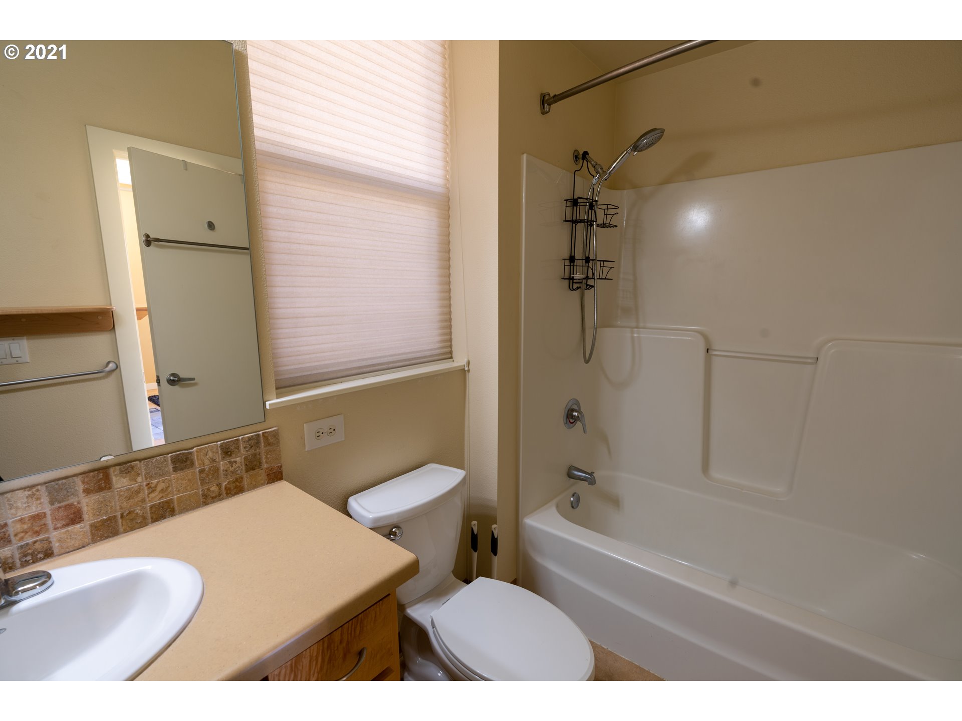347 Rustic Place, Unit 28 Eugene, OR 97401 - Photo 16 of 17 Gallery Image 16
