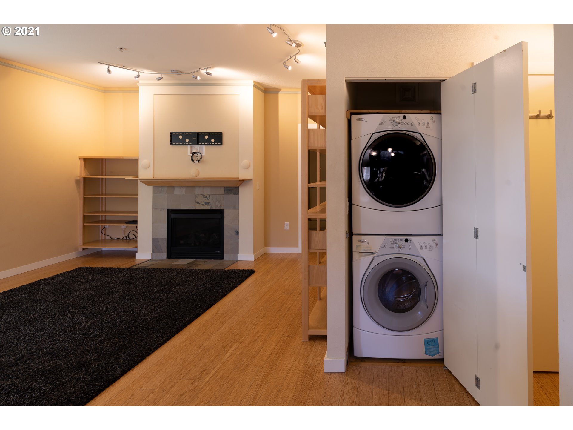 347 Rustic Place, Unit 28 Eugene, OR 97401 - Photo 6 of 17 Gallery Image 6