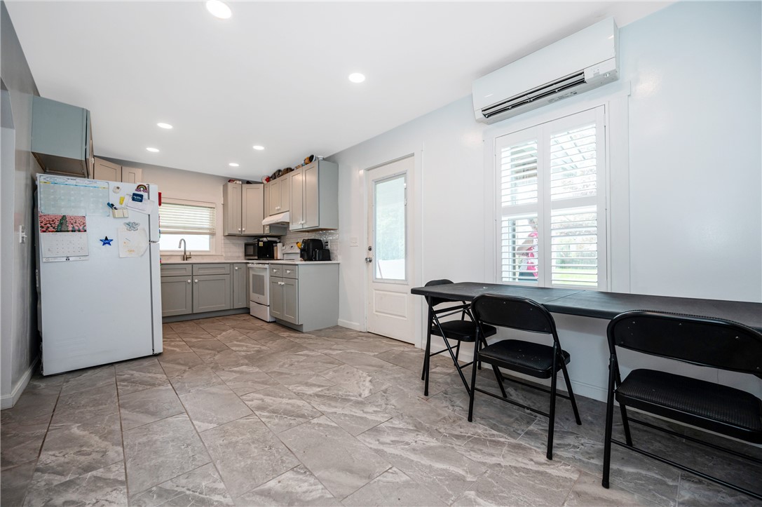 728 Stafford Road Tiverton, RI 02878 - Photo 4 of 21 Gallery Image 4