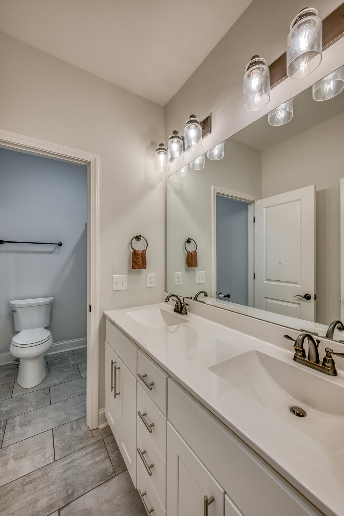 2772 Edinburgh Channel Road Kingsport, TN 37664 - Photo 21 of 27 Full Bath 2