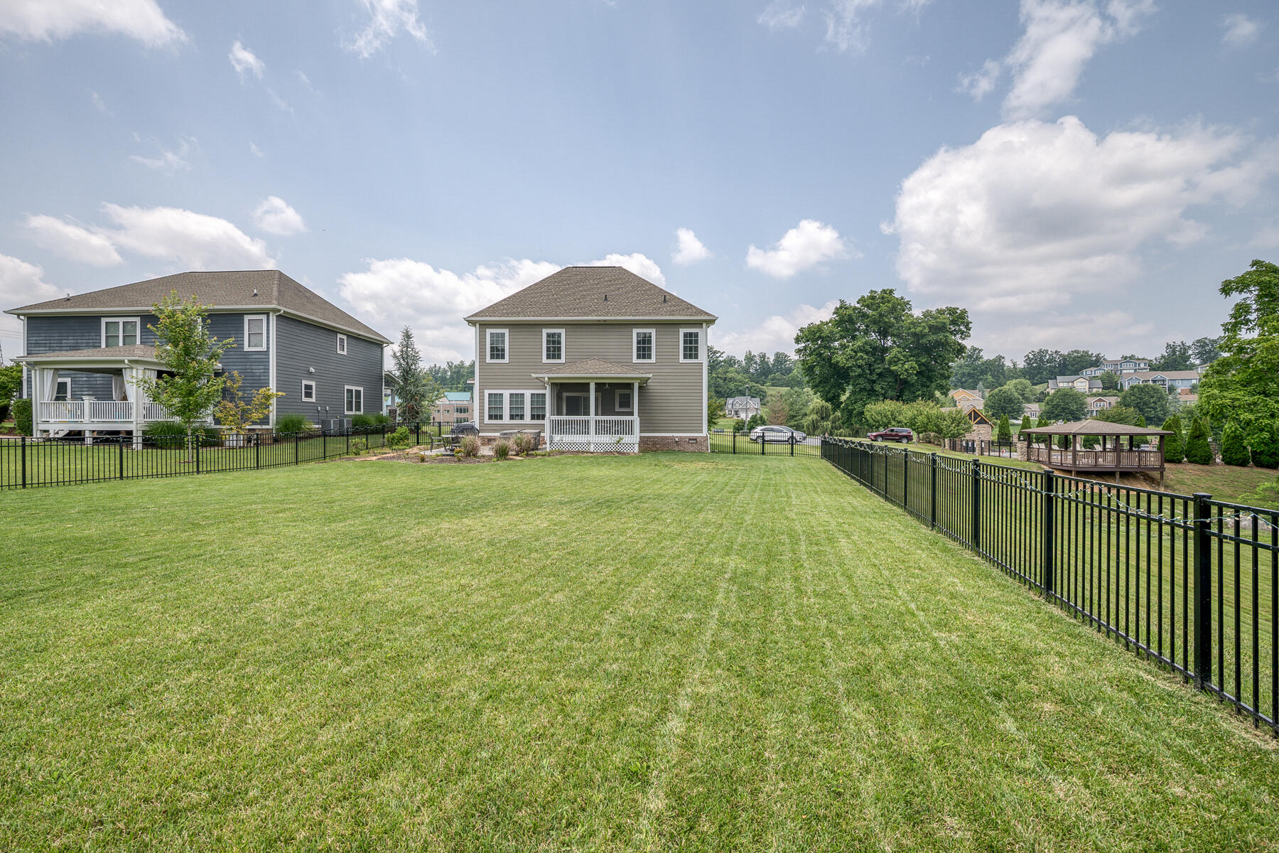 2772 Edinburgh Channel Road Kingsport, TN 37664 - Photo 5 of 27 Back of House