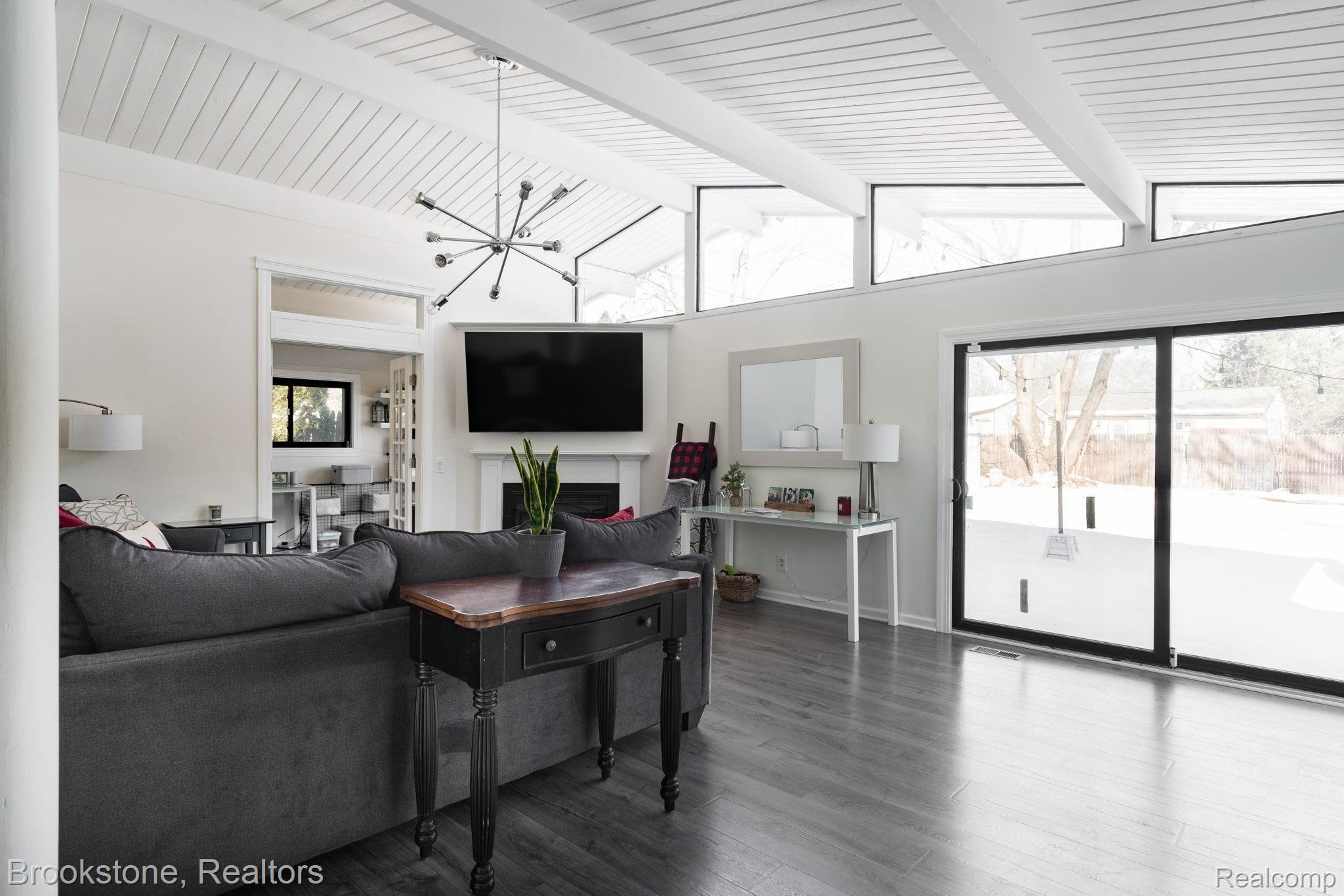 1191 Avon Manor Road Rochester, MI 48307 - Photo 15 of 40 wow! this great room!