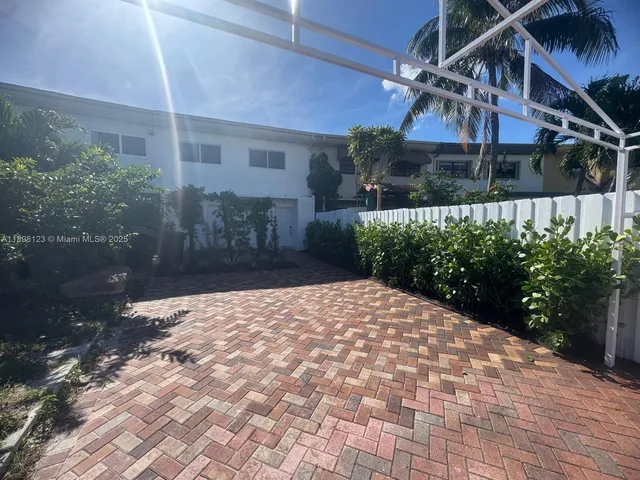 $6,000 | 834 Raymond Street, Miami Beach, FL 33141