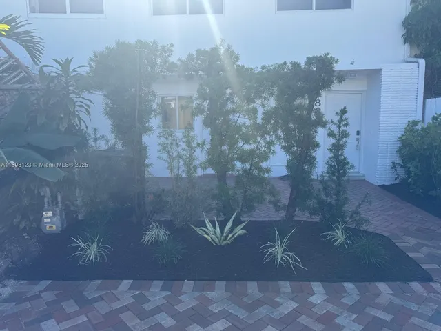 $6,000 | 834 Raymond Street, Miami Beach, FL 33141