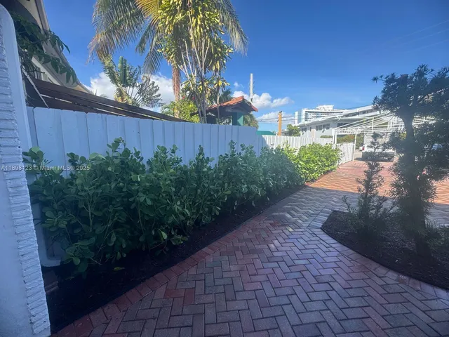 $6,000 | 834 Raymond Street, Miami Beach, FL 33141