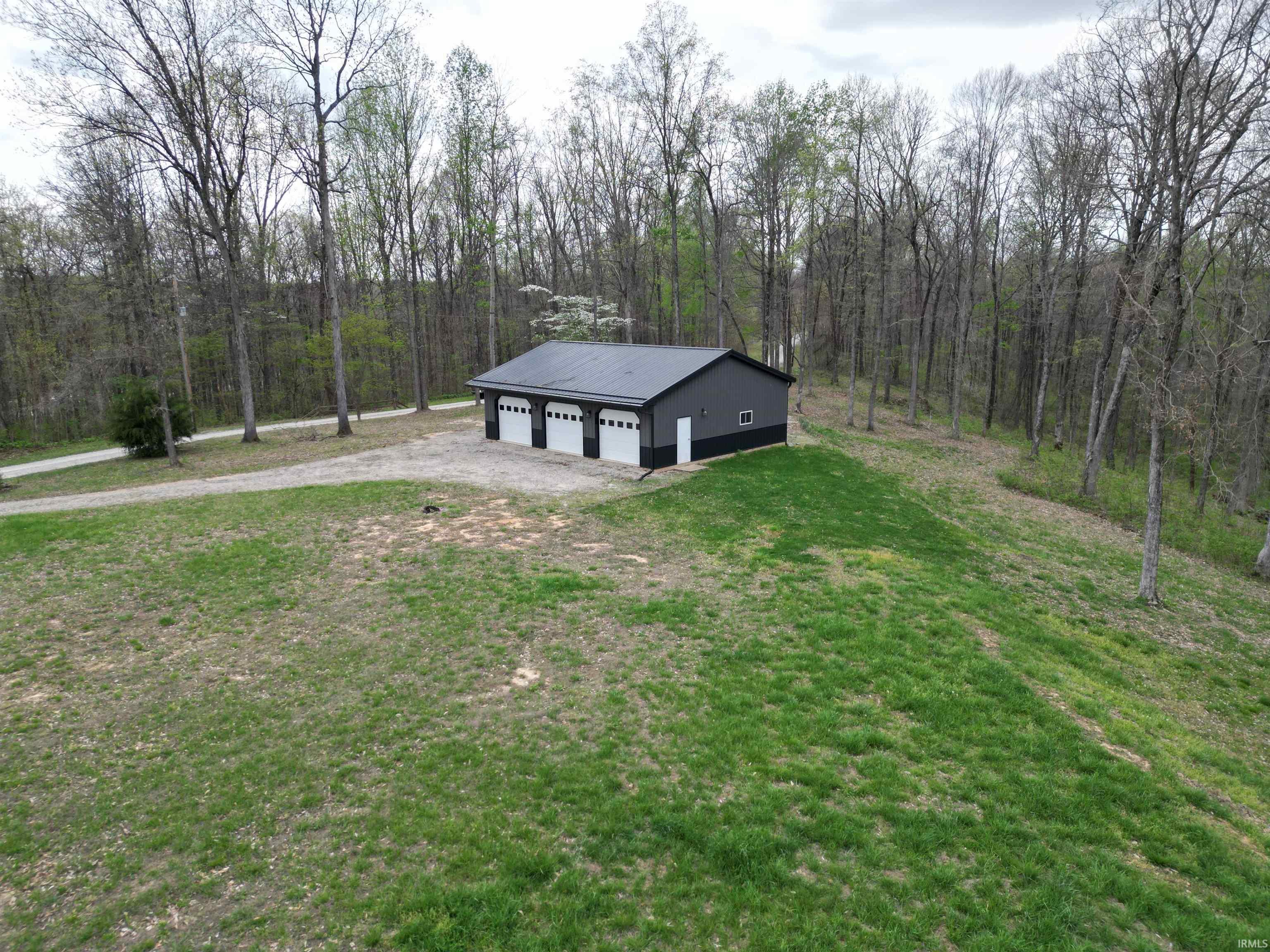 9045 East Pine Road Bloomfield, IN 47424 - Photo 3 of 7