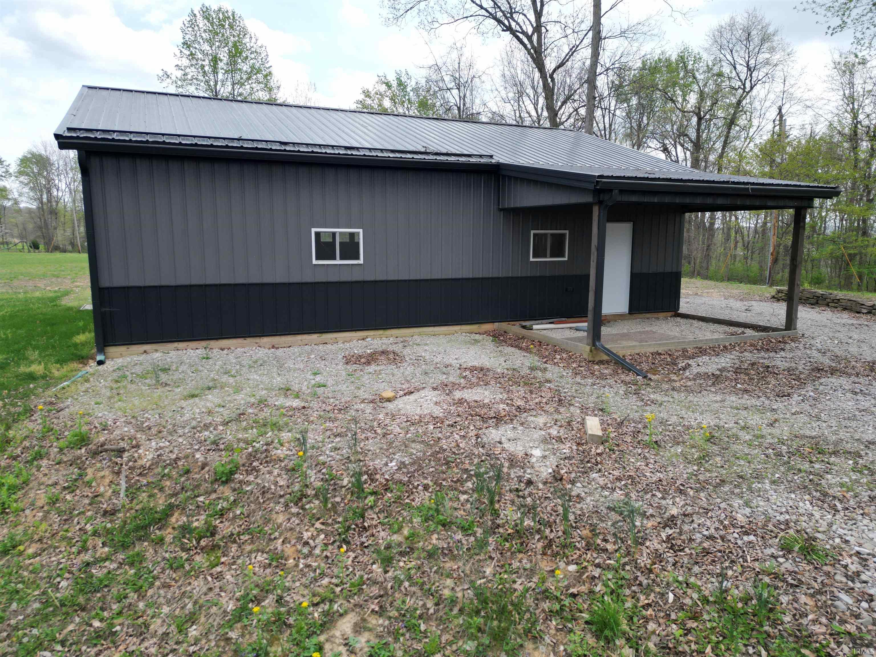 9045 East Pine Road Bloomfield, IN 47424 - Photo 4 of 7