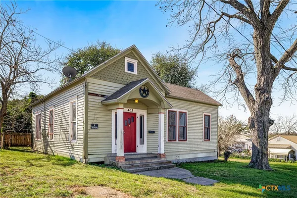 $110,000 | 403 West Juan Linn Street, Victoria, TX 77901