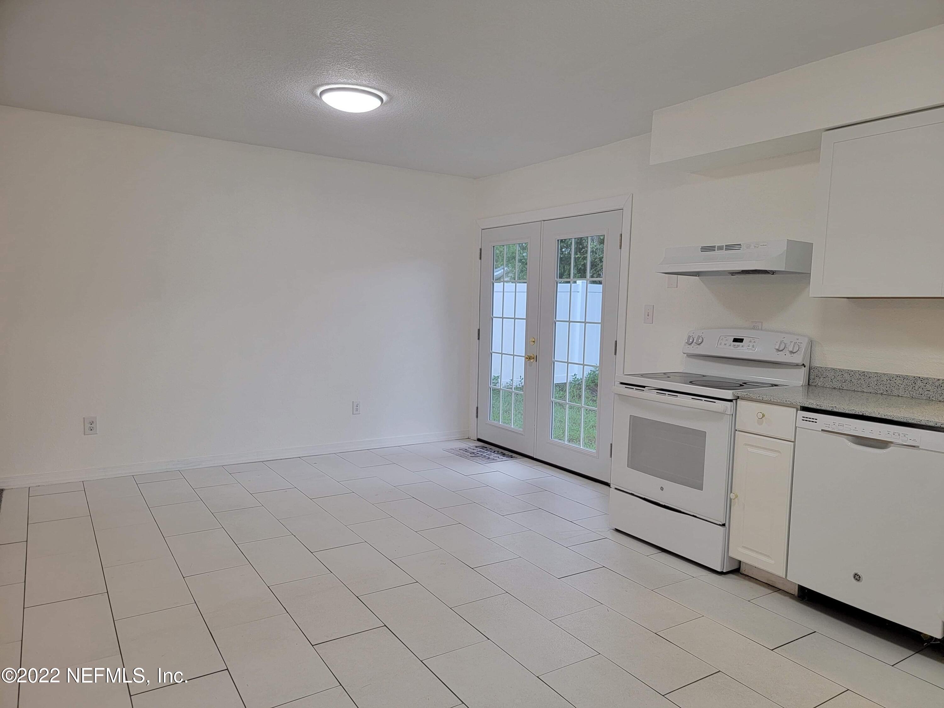 136 Park Road Interlachen, FL 32148 - Photo 11 of 28 Kitchen/dining area
