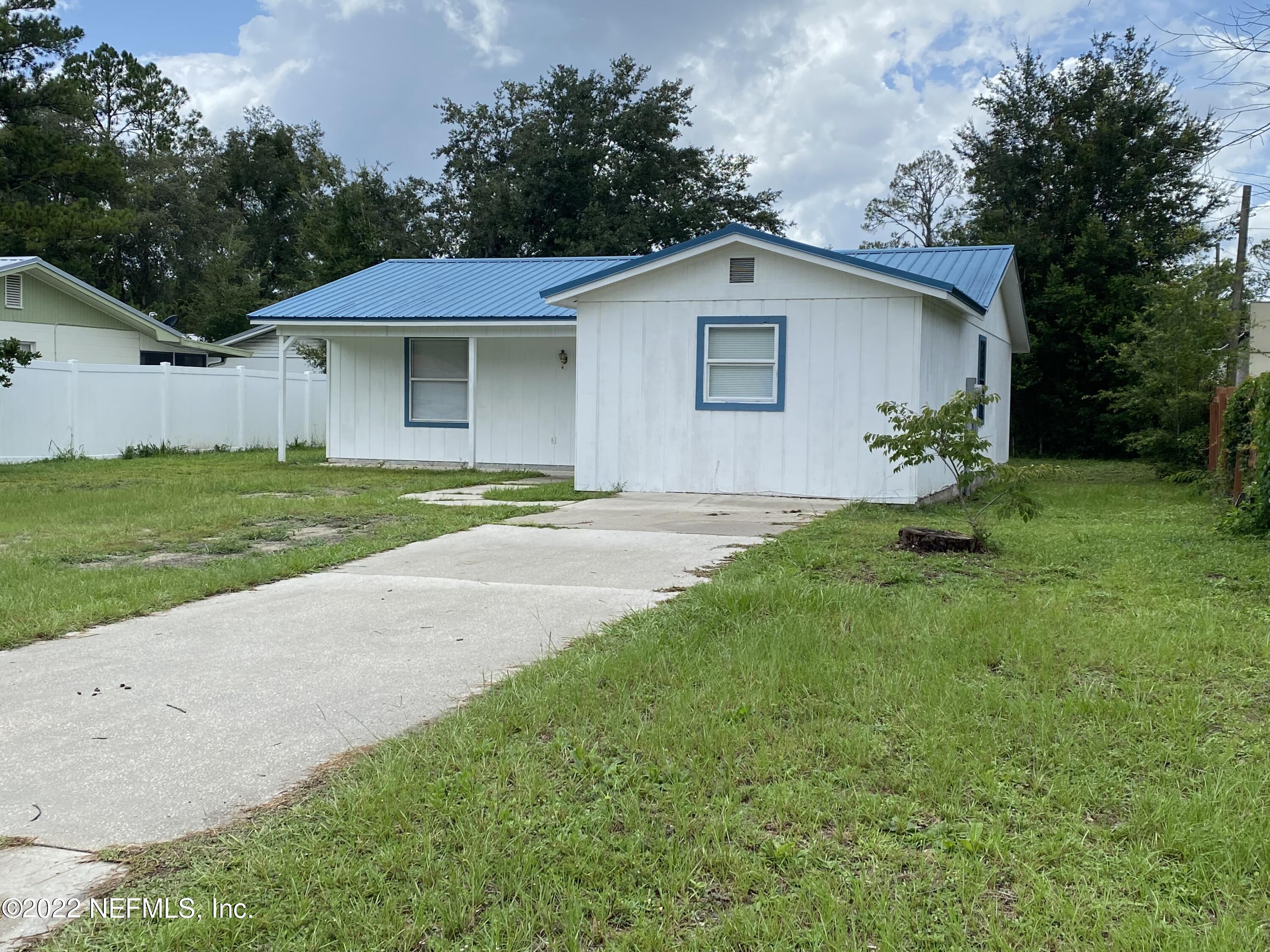 136 Park Road Interlachen, FL 32148 - Photo 4 of 28 Front of home