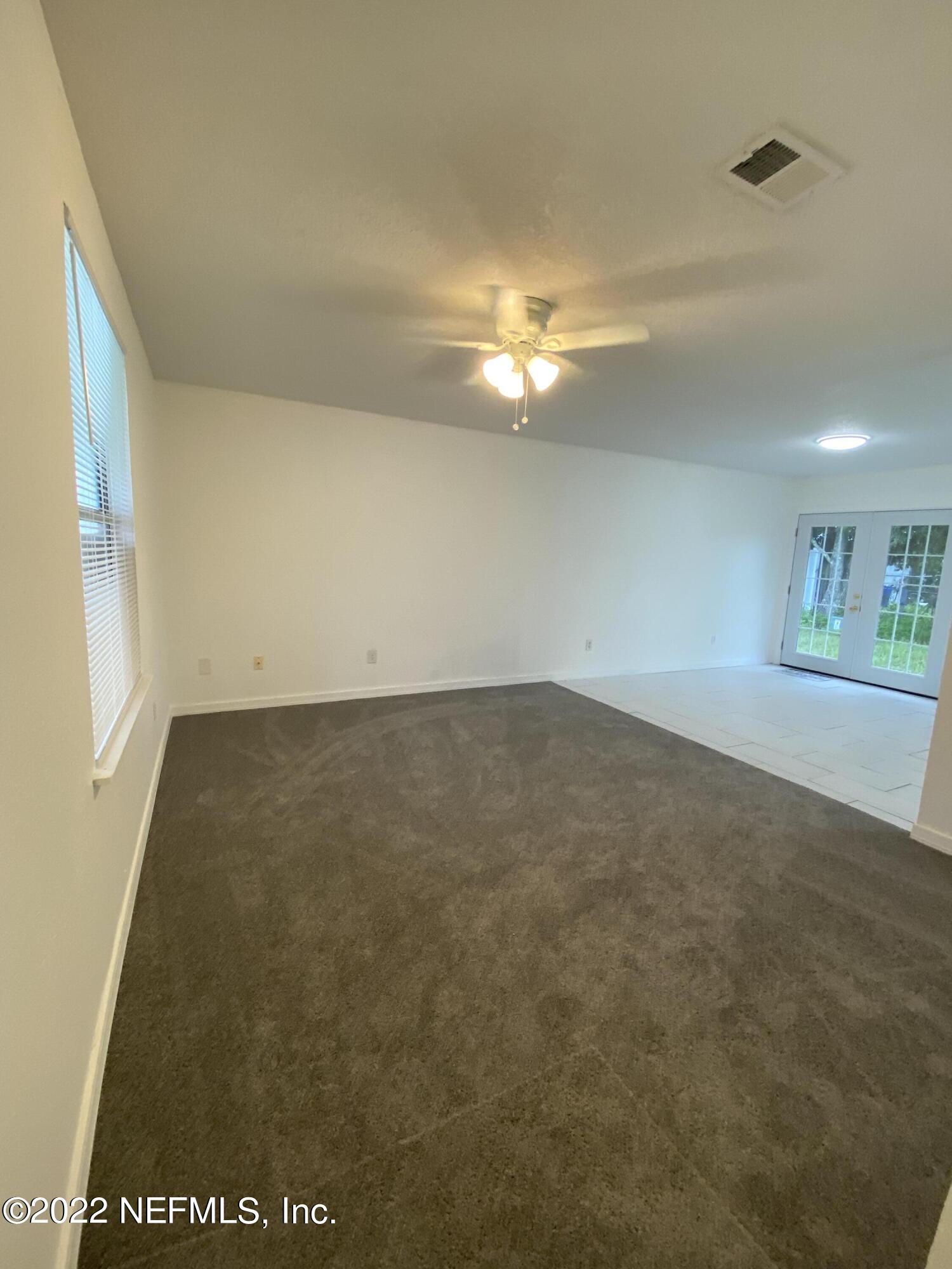 136 Park Road Interlachen, FL 32148 - Photo 6 of 28 Living room