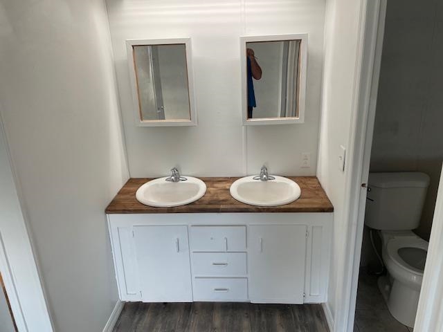 272 Pizarro Road St. Augustine, FL 32080 - Photo 6 of 23 a bathroom with a sink and a mirror