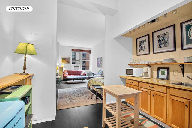 $575,000 | 23 Waverly Place, Unit 4W | Greenwich Village