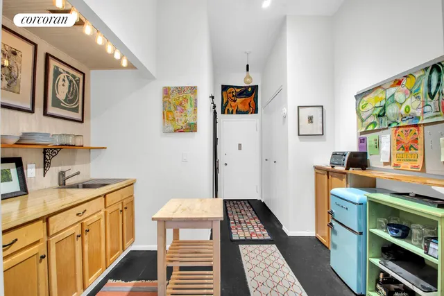 $575,000 | 23 Waverly Place, Unit 4W | Greenwich Village
