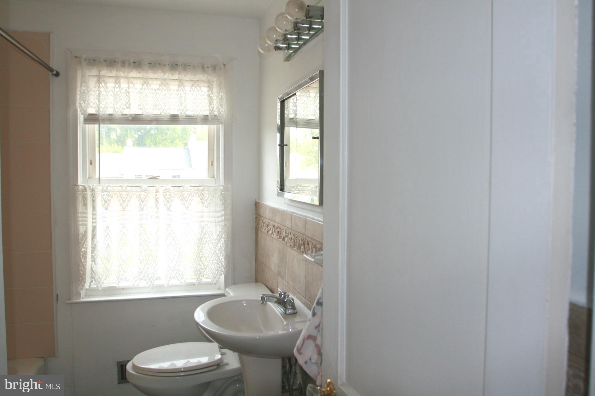 1622 Kirkwood Road Baltimore, MD 21207 - Photo 6 of 31