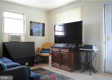 5815 Lednura Road Baltimore, MD 21225 - Photo 11 of 12 Living Room