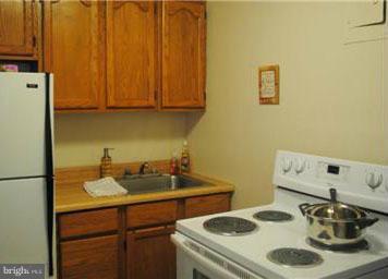 5815 Lednura Road Baltimore, MD 21225 - Photo 4 of 12 Kitchen
