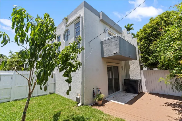 $4,500 | 3597 Southwest 17th Street, Unit 3597, Miami, FL 33145