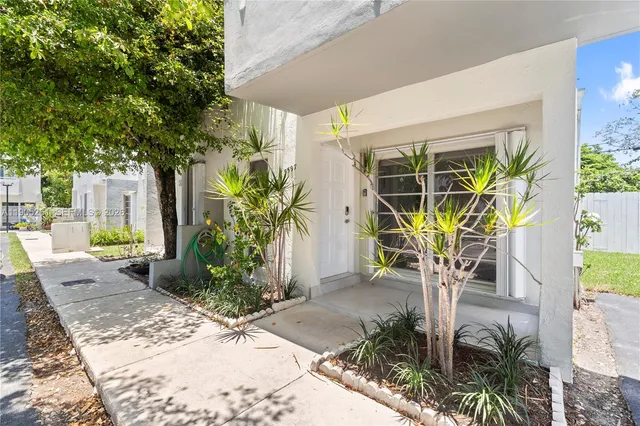 $4,300 | 3597 Southwest 17th Street, Unit 3597, Miami, FL 33145