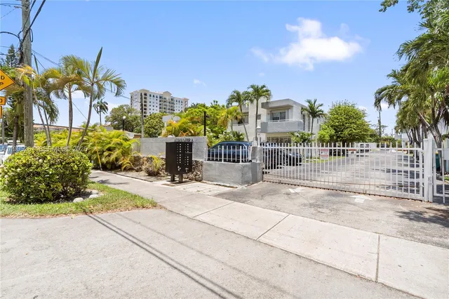 $4,500 | 3597 Southwest 17th Street, Unit 3597, Miami, FL 33145