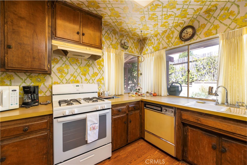 1085 Tamarack Avenue Brea, CA 92821 - Photo 12 of 28 a kitchen that has a sink and a stove