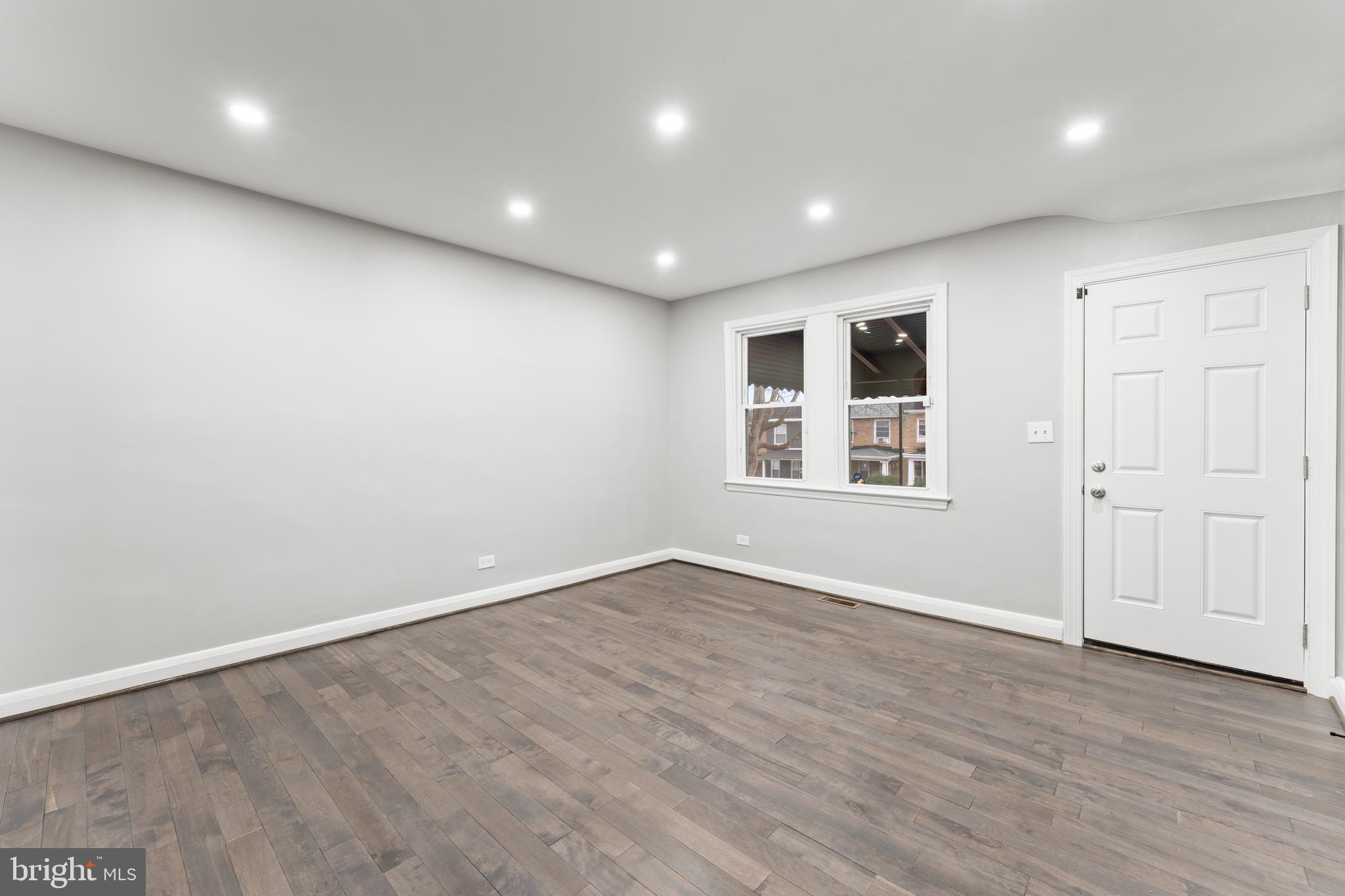 2422 Shirley Avenue Baltimore, MD 21215 - Photo 3 of 31