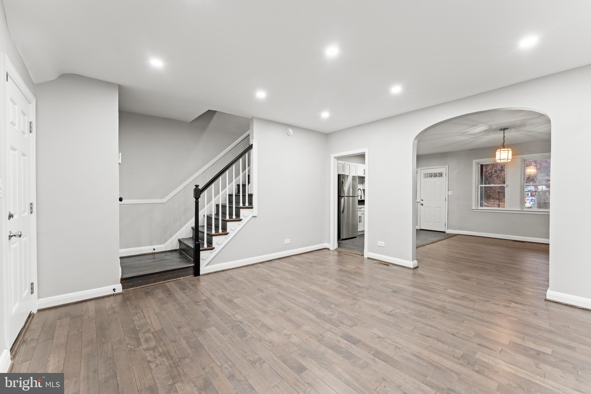 2422 Shirley Avenue Baltimore, MD 21215 - Photo 4 of 31