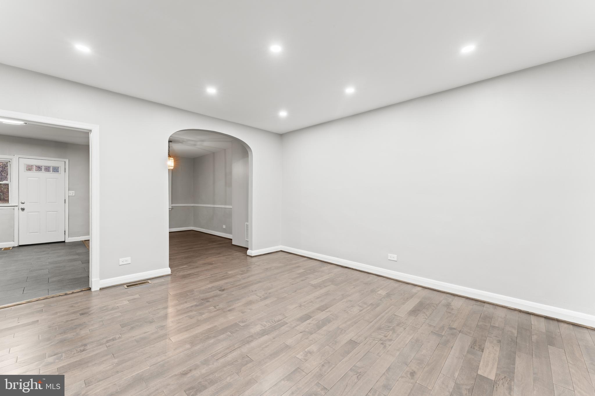 2422 Shirley Avenue Baltimore, MD 21215 - Photo 5 of 31